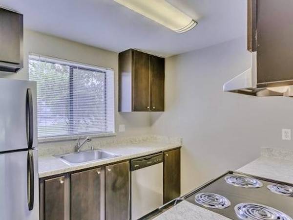 $1,592 / 1 habitación - 646 pies² - Servicio de paquetería, cocinas totalmente equipadas con lavavajillas (Sur de Everett)63786779924227121