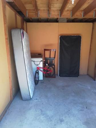 Free items inside Unit-First come gets it 1