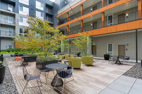 $1,945 / 1br - 643ft2 - 🌟 Rent Special! W/D in Unit + 1 Month FREE – Tour Today! (Redmond)64031308130945120