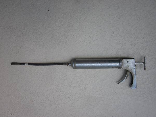 Pistol Grip Grease Gun 1