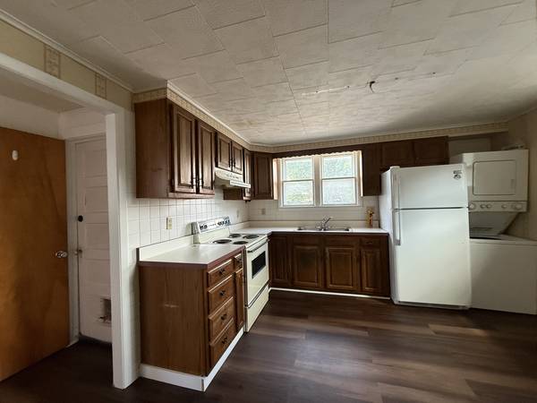 Conveniently located 2-bedroom apartment in Madison 1