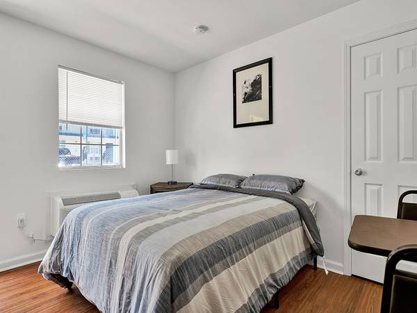 Fully Furnished, Flat Screen TVs, Free Parking 1