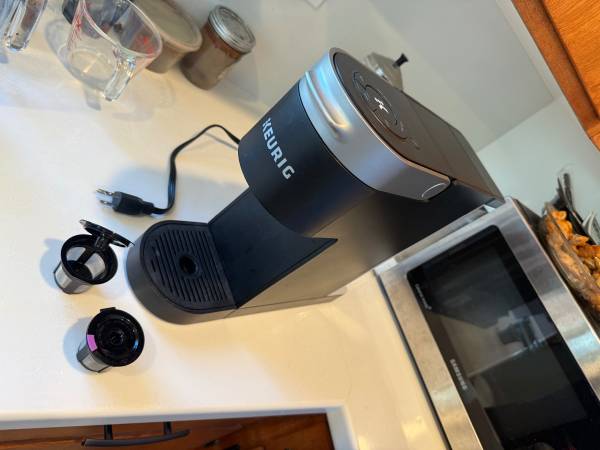 Keurig coffee maker used under 10 times New condition 1