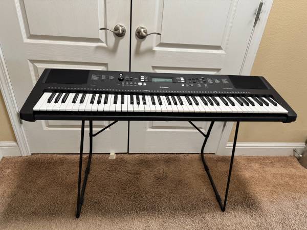 Yamaha Keyboard PSR EW-310 w/Stand 1