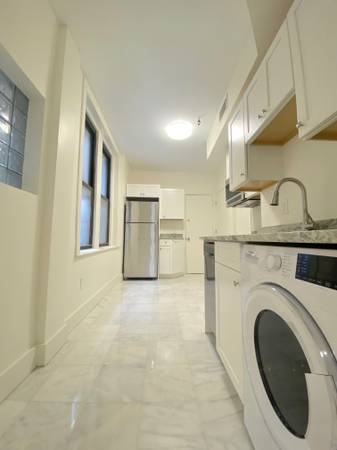 $2,900 / 1br - 800ft2 - Spacious. Granite/Stainless. Marble. Central Air. Washer/Dryer in-unit (Back Bay)63828338772995124