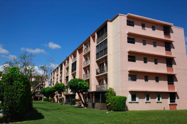 $1,875 / 2br - $1875 PHENOMENAL 2b/2b IN LAKESHORE (MIRAMAR)64002014417923124