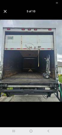 2004 Isuzu FTR 26ft - Photo 5