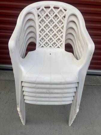 Chairs,6 white plastic patio,stackable,sld each,can separate,hlp dlvr 1