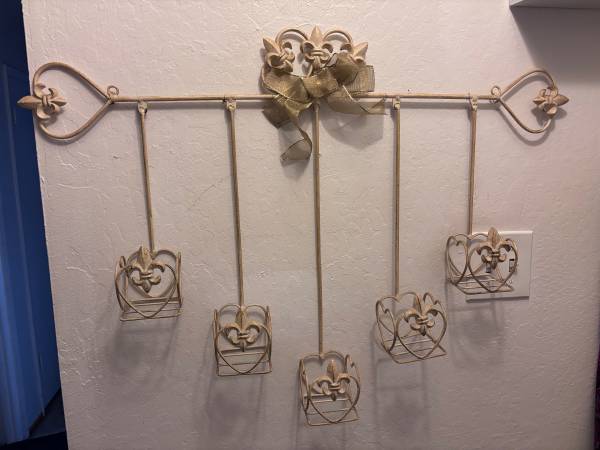 Fleur De Lis Metal Hanging Wall Art 1