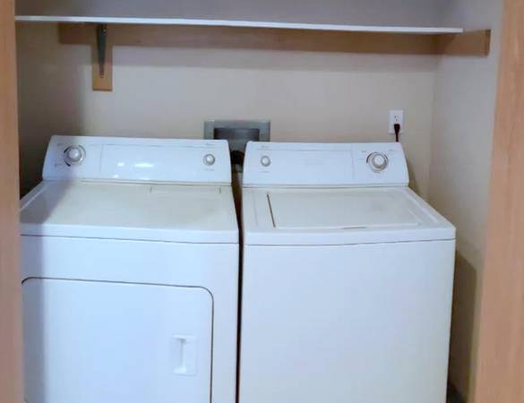 $1,550 / 2br - East Portland 2B+ Washer/Dryer, By I205 & Light Rail, Family-Friendly (East Portland)64039222397955124