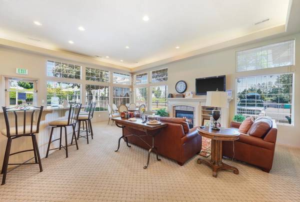 $1,690 / 1br - 804ft2 - Smoke Free, Carwash, Hot Tub, Playground63934420447490121