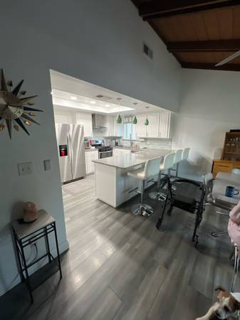 $850 / 1br - Room for Rent single person traveling nurses to the front (Visalia)63809616574977124