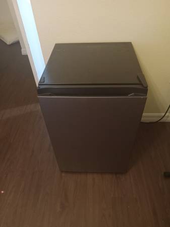 Hisense Mini Fridge 1
