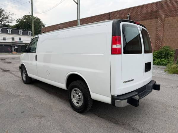 2019 Chevrolet Express 2500 - Photo 3