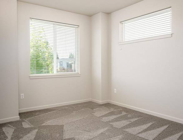 $1,645 / 2br - Full Size Washer/Dryer & Vinyl Floor, AC, EV Chargers - Vancouver (Vancouver)63956353038210124