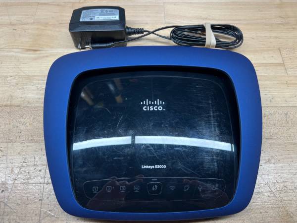 Cisco-Linksys E3000 Wireless-N Router 1
