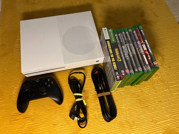MINT - Xbox One S 500GB, controller, cables, lots of games 1