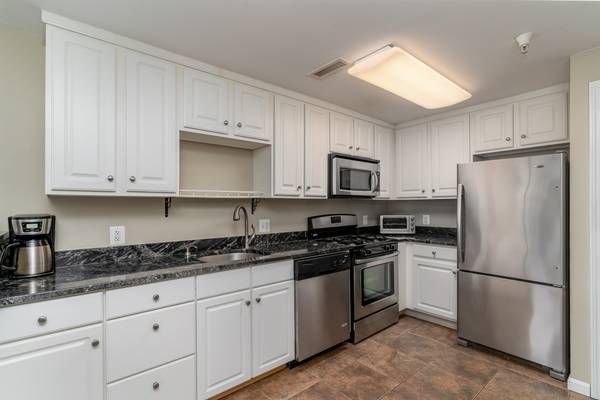 $2,395 / 2br - 1156ft2 - Move In Today: 2 Bed - 2 Bath Luxury Apartment w/Parking on Redline (Pike & Rose / White Flint / North Bethesda)63822079228035122