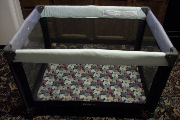 COSCO Pack 'N Play Portable Playard, Pack and Play, Like New, CLEAN!!! 1