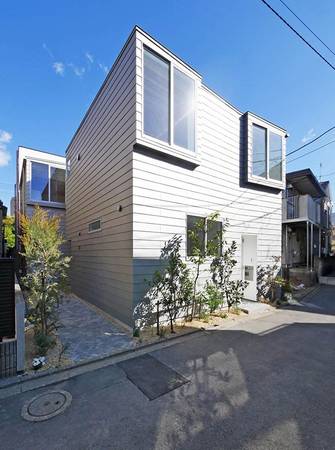 Architect-Designed Maisonette with Natural Wood Interior 1