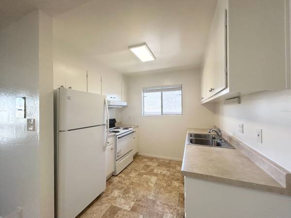 $2,700 / 2br - Spacious Large 2 bedroom Apt- 5 Blocks to UC Berkeley Sather Gate (berkeley)63938626942466123