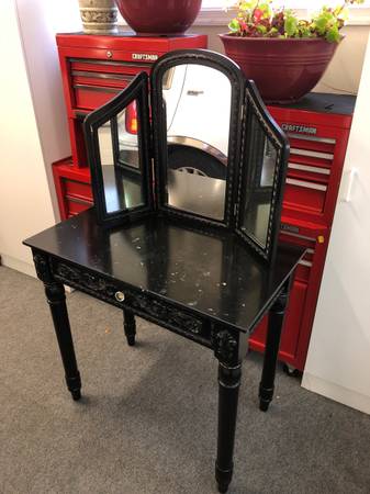 Black lacquered DRESSING TABLE 1