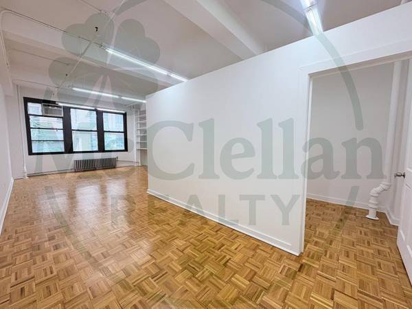 $2,900 / 863ft2 - Clean Office Space - Garment District - Big, Bright, South Facing Wind (Midtown West)63689608668163120