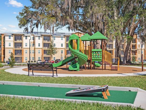 $1,399 / 1br - 702ft2 - Centro de Paquetes, Servicios Increíbles (Lady Lake)63693484708483122