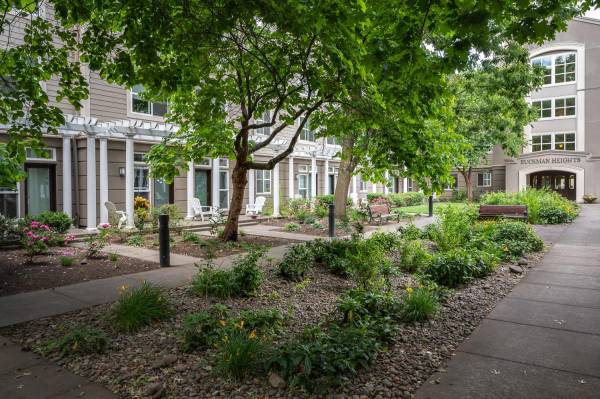 $1,183 / 443ft2 - Effortless Commute! Cozy  Near Lloyd District & Rock Gym (Buckman Neighborhood)63831608695171121