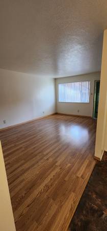 $$950 One bedroom Apartment utilities included 1