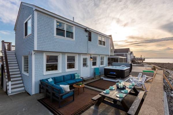 $11 / 4br - Oceanfront w/Amazing Views! Hottub! Location! (Scituate)64186292740097120