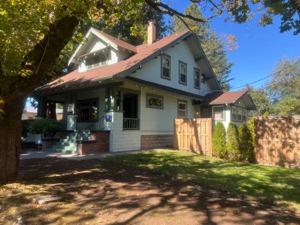 Charming 1915 Historical Craftsman Bungalow 1