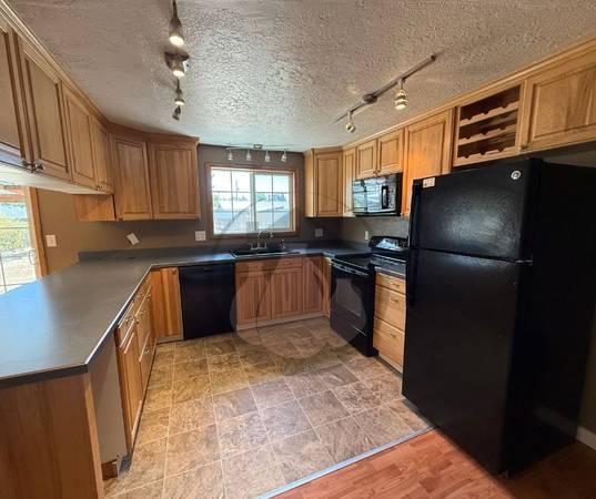 $2,375 / 3br - 1362ft2 - Single Level House- Fenced Yard (Keizer)63660444239491122