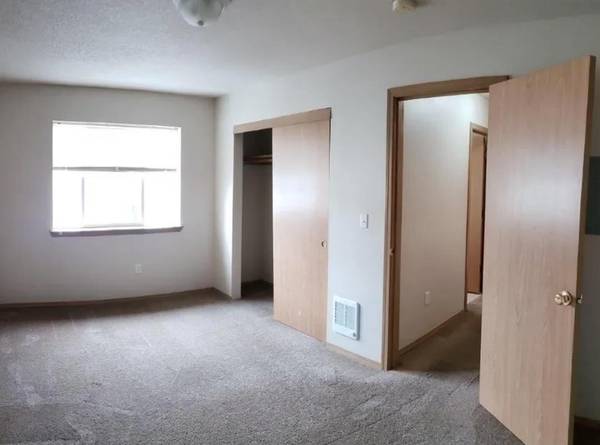 $1,550 / 2hab - Suburbano, Familiar + Amplios Espacios Verdes, Encanto de Pueblo Pequeño (Este de Portland)63820681652483122