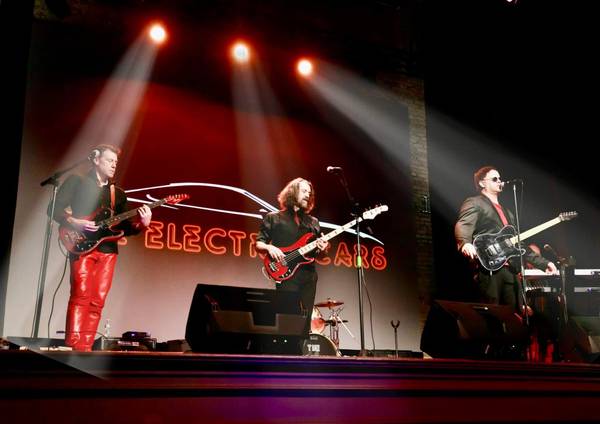 Vocalist / Rhythm guitarist wanted (Oak Park)63961118815106122