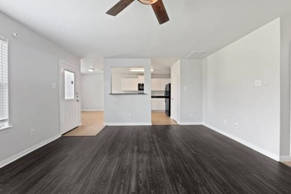 $1,100 / 3br - 1719ft2 - $1,080 / 3br - 1719ft², Good living here in 3bed/ 2,5bath in beautiful area of (La Marque)63924041372930122