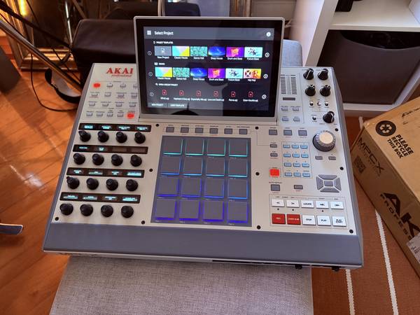 Akai Professional MPC X Special Edition Standalone Music Production C 1