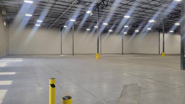 $990 Garner Warehouse – 9,600 SF Máx. | $0.99/SF | Mano de obra del inquilino aceptada (Garner, NC)63685980127619120