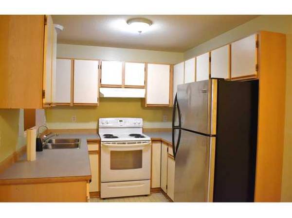 1 bedroom, 1 bathroom townhouse with in-suite laundry 1
