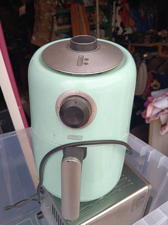 Dash Compact Air Fryer 1