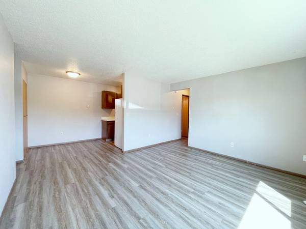 $835 / 2br - 800ft2 - 2BD 1BA, In Minot, Pet-Friendly with Pet Deposit (505 Park Street, Minot, ND)63817009425025123