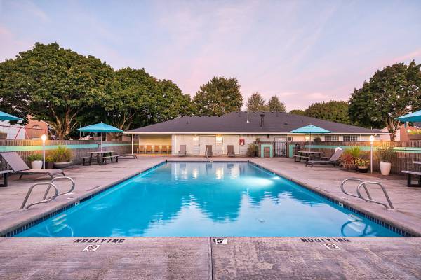 $1,535 / 1br - 800ft2 - ¡Alquila Ahora! Cascades Apartments Q3 (Vancouver)63820882748035124