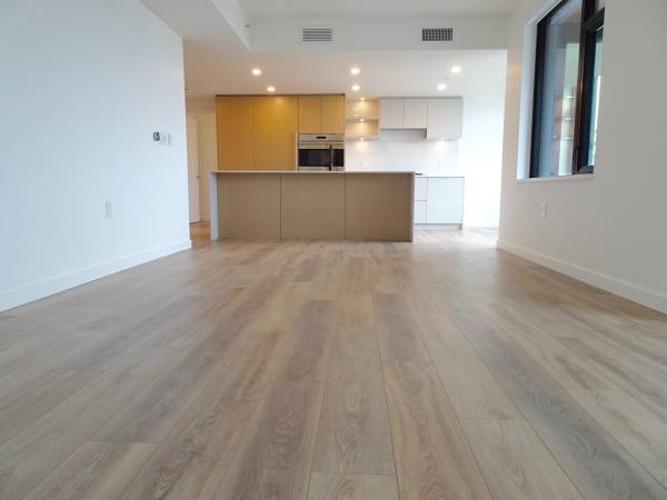 MOUNT PLEASANT!!! 2bd+2bth+pkg+lkr!!! AUGUST 1st @ Elenore on 5th! 1