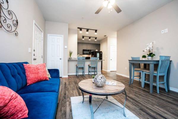 $1,430 / 2br - 975ft2 - Walk-Up, Playground, Ceiling Fans, Online Services (Longview Texas)64037557601794123