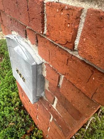 Rubbermaid mailbox 1