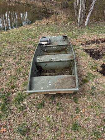 12’ Jon Boat with Trolling Motor 1