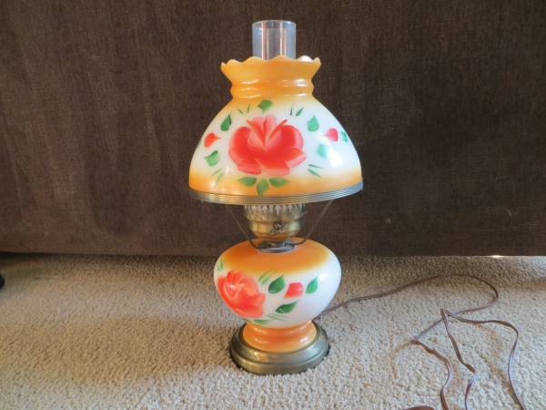 BEAUTIFUL HURRICANE TYPE LAMP 1