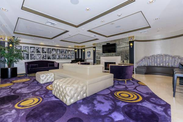 $3,109 / 2br - 964ft2 - 2B/2B, tocadores de vestidor, techos de 9 pies con molduras coronadas (1026 S Broadway, Los Ángeles, CA)63829376358401121
