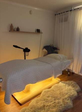 Salon room available Esthetician/ Massage therapist / Lash tech 1