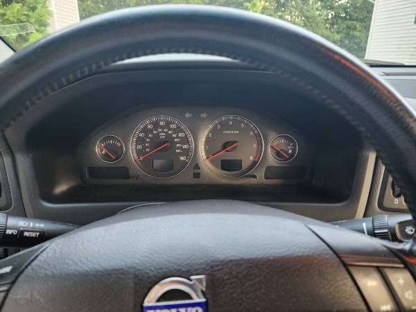 2004 Volvo S60 2.5T AWD en condición impecable, automático y manual de 6 velocidades - $3.850 (Bedford, Lexington, Burlington, Concord)63469916337539123